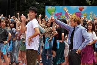 竹内涼真、佐藤大樹らのフラッシュモブに感激「25年生きてきたなかで一番嬉しい！」