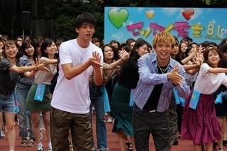 竹内涼真、佐藤大樹らのフラッシュモブに感激「25年生きてきたなかで一番嬉しい！」