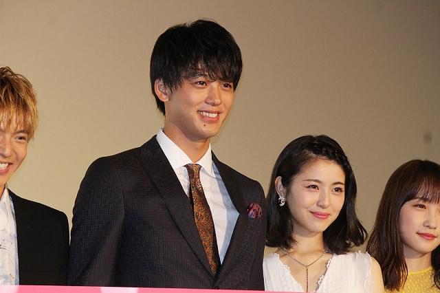 作品のキャッチコピーは「革命的ラブコメディ」