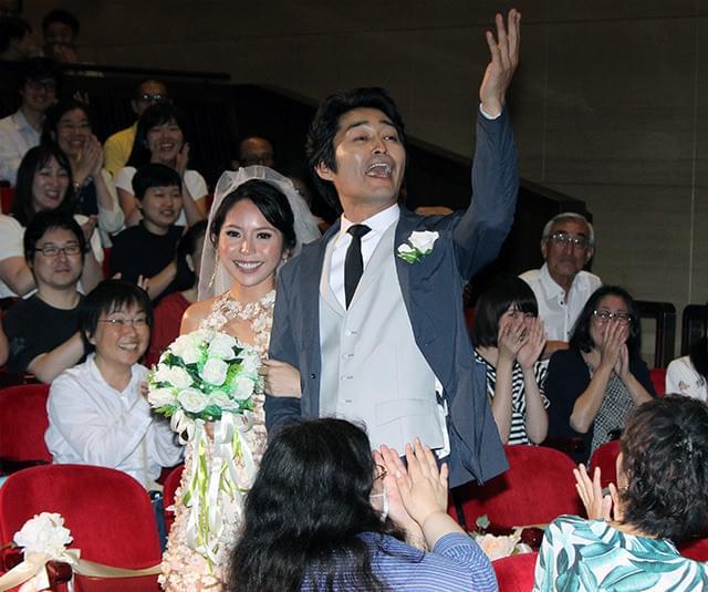 安田顕、人生初バージンロードに感涙!? 新婦シトイとも相思相愛