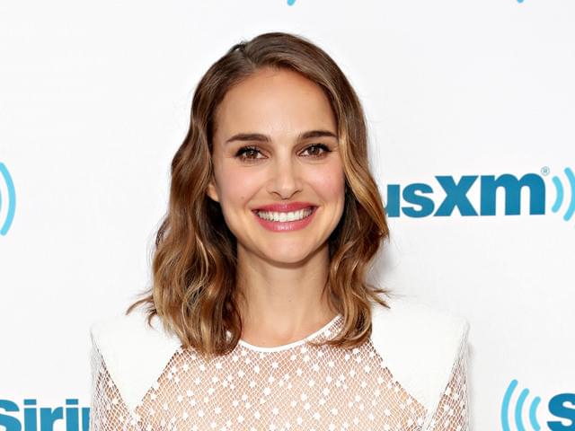 ナタリー・ポートマンが監督＆主演か 双子の人生相談コラムニストを描く伝記映画