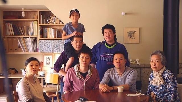 弁護士の男性カップルの生活に迫る