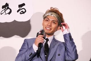 小栗旬、「銀魂2」福田雄一監督の“涙”に動揺「マジで珍しい」「ボケじゃない」