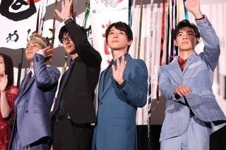 小栗旬、「銀魂2」福田雄一監督の“涙”に動揺「マジで珍しい」「ボケじゃない」