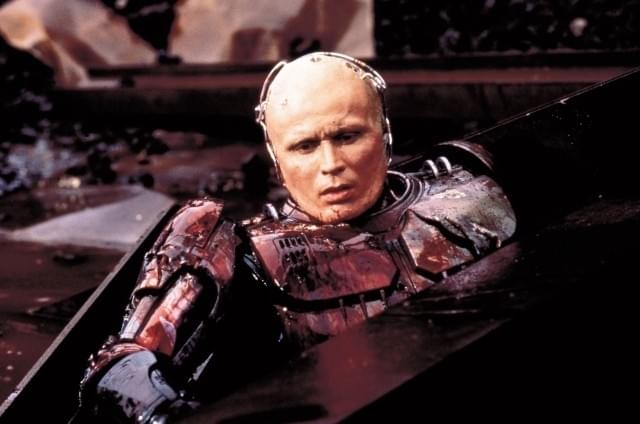 ニール・ブロムカンプ監督「ロボコップ」リメイク版にピーター・ウェラーがカムバック？