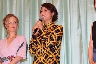 前田敦子、幸せあふれた「食べる女」撮影現場で小泉今日子の追っかけに!?