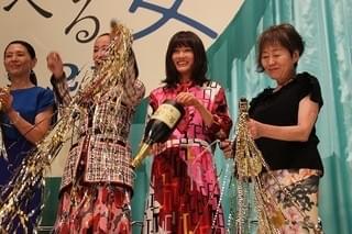 前田敦子、幸せあふれた「食べる女」撮影現場で小泉今日子の追っかけに!?