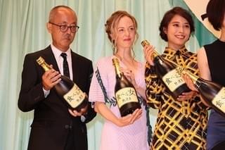 前田敦子、幸せあふれた「食べる女」撮影現場で小泉今日子の追っかけに!?