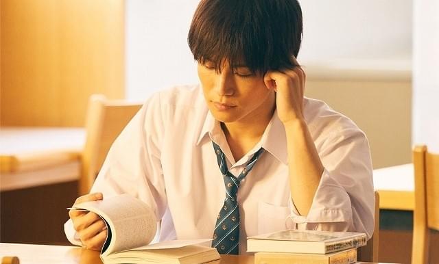 岩田剛典“20代最後”の制服姿！杉咲花ら共演「パーフェクトワールド」劇中カット披露