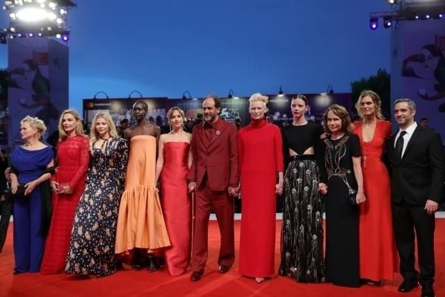 ティルダ・スウィントンが一人二役を務める