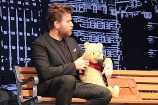 ユアン・マクレガー、堺雅人出演作の英語圏公開時には「僕が声を当てる」