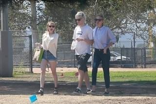 ジュリア・ロバーツ、姪のエマ・ロバーツ＆エバン・ピーターズと休暇