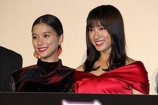 「泣かない」宣言の芳根京子、瞳潤ませた土屋太鳳にハグのお返し！