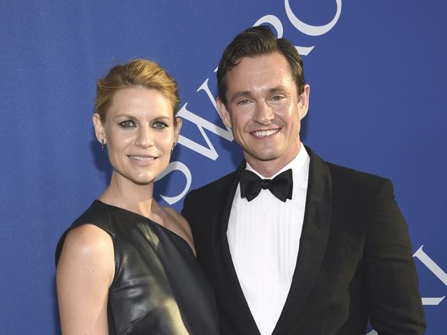 クレア・デーンズとヒュー・ダンシー夫妻