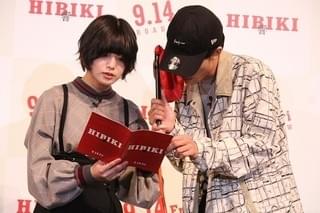 平手友梨奈、指を折るシーンで「笑っていた」!? 「響」共演陣の暴露にタジタジ