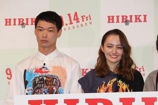 平手友梨奈、指を折るシーンで「笑っていた」!? 「響」共演陣の暴露にタジタジ