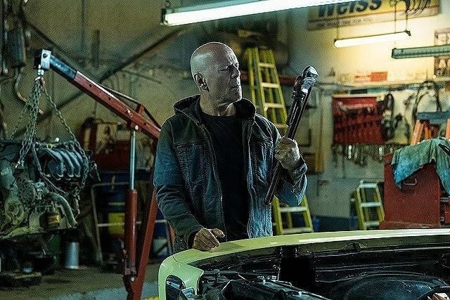 表の顔は外科医、裏の顔は処刑人！「デス・ウィッシュ」本編映像公開