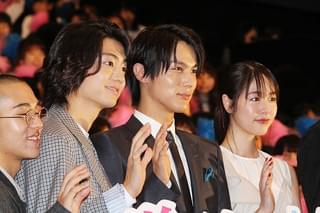 中川大志ら旬のイケメンが“愛の告白”で対決！ エア壁ドンに女性ファン悶絶