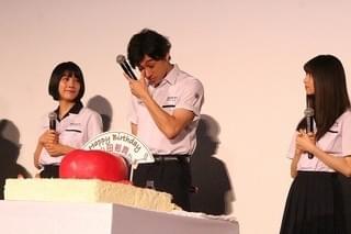 山田裕貴、齋藤飛鳥らから誕生日祝福され感涙「素敵な仲間たちに出会えて…」
