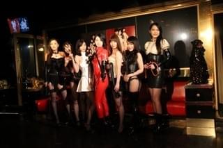 「私の奴隷になりなさい」女優陣がボンデージ姿を生披露！公開ムチプレイも