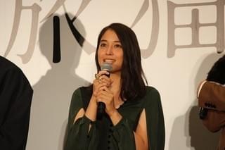 福士蒼汰、緊張しきりの「旅猫リポート」相棒を満面の笑顔でケア！