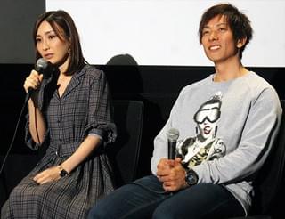 事実婚・はあちゅう＆しみけん公の場で初2ショット、“夫”への愛は盲目!?