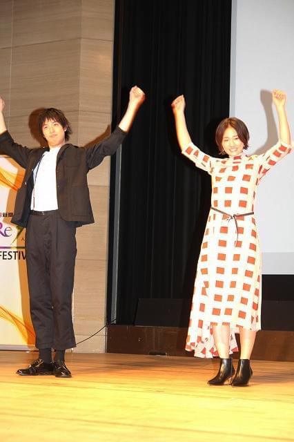 親子役で共演した草刈正雄×木村文乃、元気にラジオ体操披露！