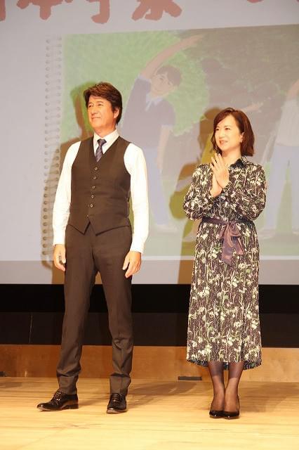 親子役で共演した草刈正雄×木村文乃、元気にラジオ体操披露！