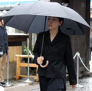 樹木希林さんと1500人が最後の別れ、長女・内田也哉子「母の言葉手繰り寄せます」
