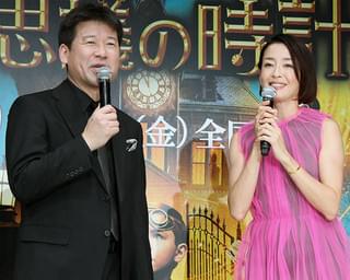 佐藤二朗、「ルイスと不思議の時計」の魔法実演も宮沢りえ「衝撃ですね」
