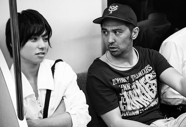 村上虹郎、父・村上淳とぶつかり合う！ 武正晴監督作「銃」で“親子共演”