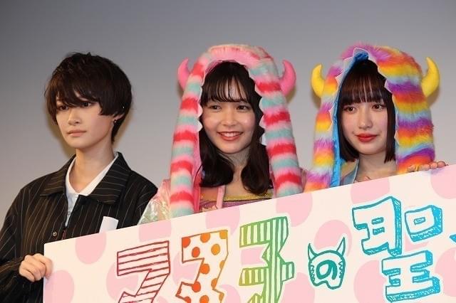 舞台挨拶を盛り上げた吉田凜音、 久間田琳加、中山咲月