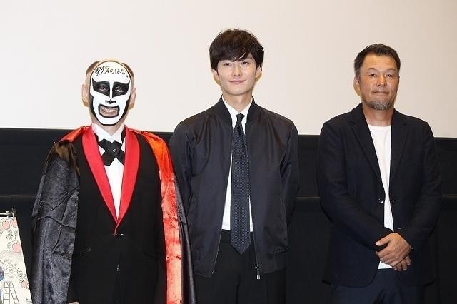 舞台挨拶に立った岡田将生、鉄拳ら