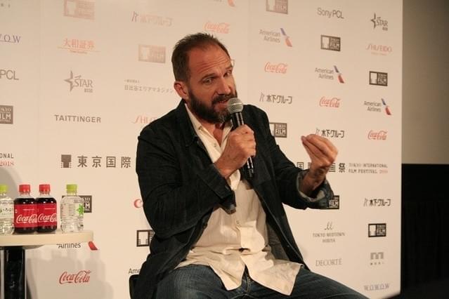 レイフ・ファインズが来日！監督作「ホワイト・クロウ」は「人生を投入して作った」