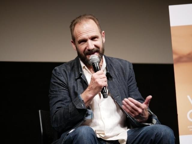 レイフ・ファインズ監督、撮影秘話を披露「モナリザを独占できた」