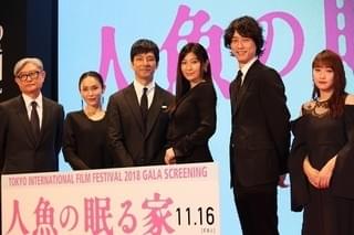 篠原涼子ら「人魚の眠る家」チームのファンサービスにTIFF会場が熱狂！