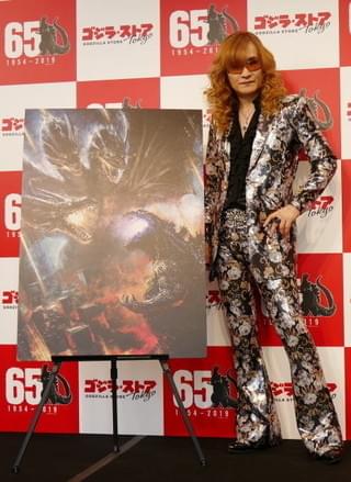 製作に1年！ 高見沢俊彦が“同い年”ゴジラ・ギターを披露「武道館で弾く」宣言