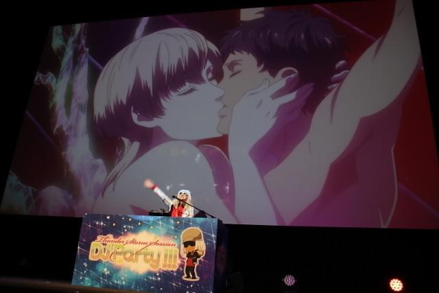 きらめきと熱狂に包まれたDJパーティ！