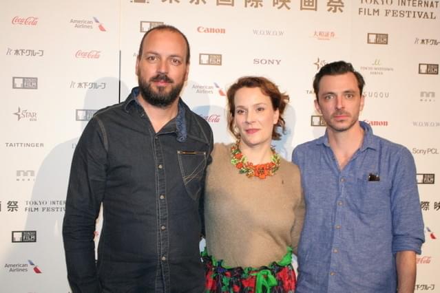 パールフィ・ジョルジ監督(左)、脚本の ルットカイ・ジョーフィア、俳優の ポルガール・チャバ