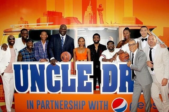 NBAレジェンドの“老けメイク”過程を公開！「アンクル・ドリュー」メイキング映像