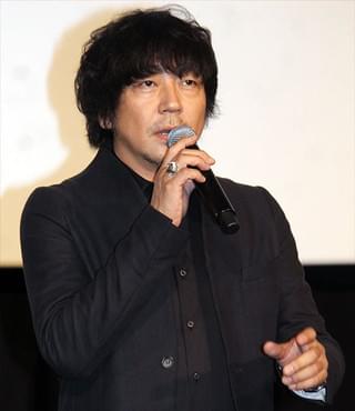 AKIRA、60代の特殊メイク本人と気づかれず「笑いこらえるの大変だった」