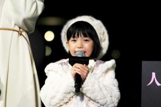 篠原涼子＆西島秀俊「人魚の眠る家」“家族”でイルミネーション点灯！