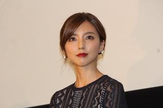 真野恵里菜、紆余曲折を経た主演作「青の帰り道」完成に大粒の涙