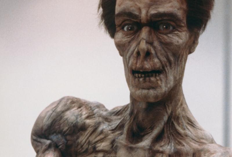 裸の美女がキスで精気を吸い取る…トビー・フーパー「スペースバンパイア」懐かしの予告編