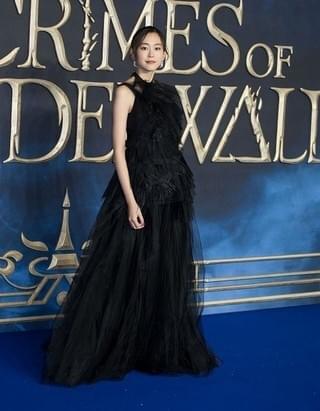 J・デップ、「ファンタビ」撮影現場で魔法使い姿のままギター演奏していた！英プレミアで共演者が証言