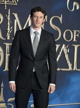 J・デップ、「ファンタビ」撮影現場で魔法使い姿のままギター演奏していた！英プレミアで共演者が証言