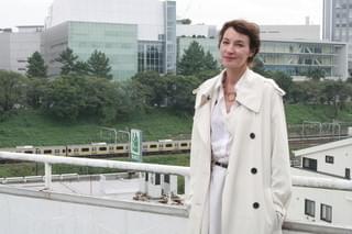 シャンソン界の女王演じたジャンヌ・バリバール、孤高の歌姫、バルバラを語る