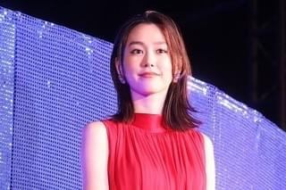 E・レッドメイン「日本の皆さんは最高」 J・ロウら「ファンタビ」キャストがお茶目に来日！