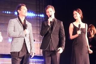 E・レッドメイン「日本の皆さんは最高」 J・ロウら「ファンタビ」キャストがお茶目に来日！