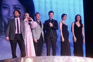 E・レッドメイン「日本の皆さんは最高」 J・ロウら「ファンタビ」キャストがお茶目に来日！